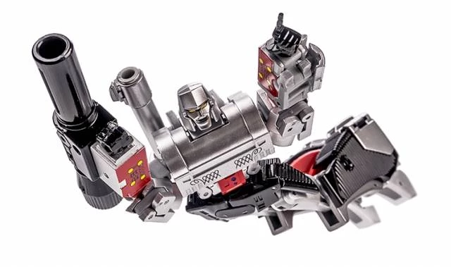 New Age Toys - The Legendary Heroes - H9EX Hynkel Metallic Toy Color Ver. Transformers 7 New Age Toys - The Legendary Heroes - H9EX Hynkel Metallic Toy Color Ver. Transformers