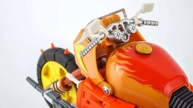 Transformers KFC E.A.V.I. Metal Phase Six: Crash Hog 8 Transformers KFC E.A.V.I. Metal Phase Six: Crash Hog